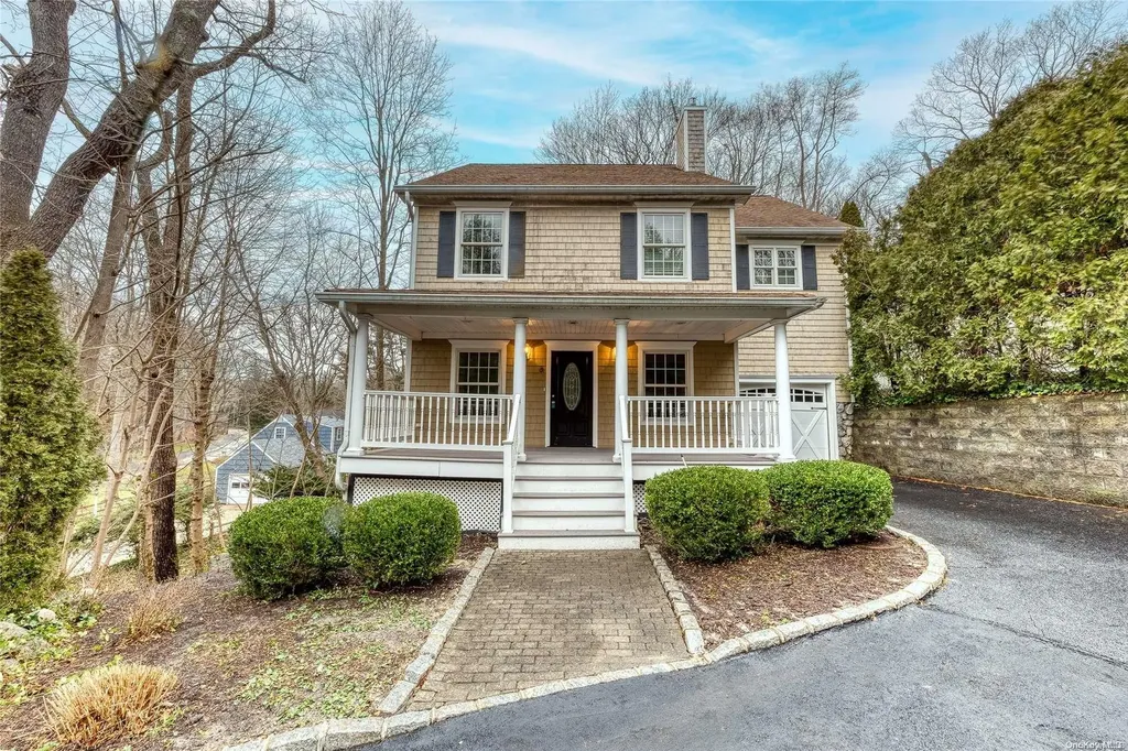 8 Goose Hill Road Cold Spring Harbor NY 11724