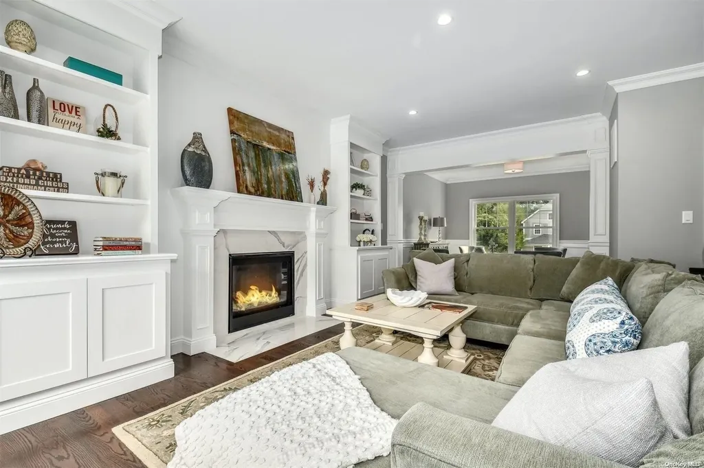 76 Candy Lane Syosset NY 11791