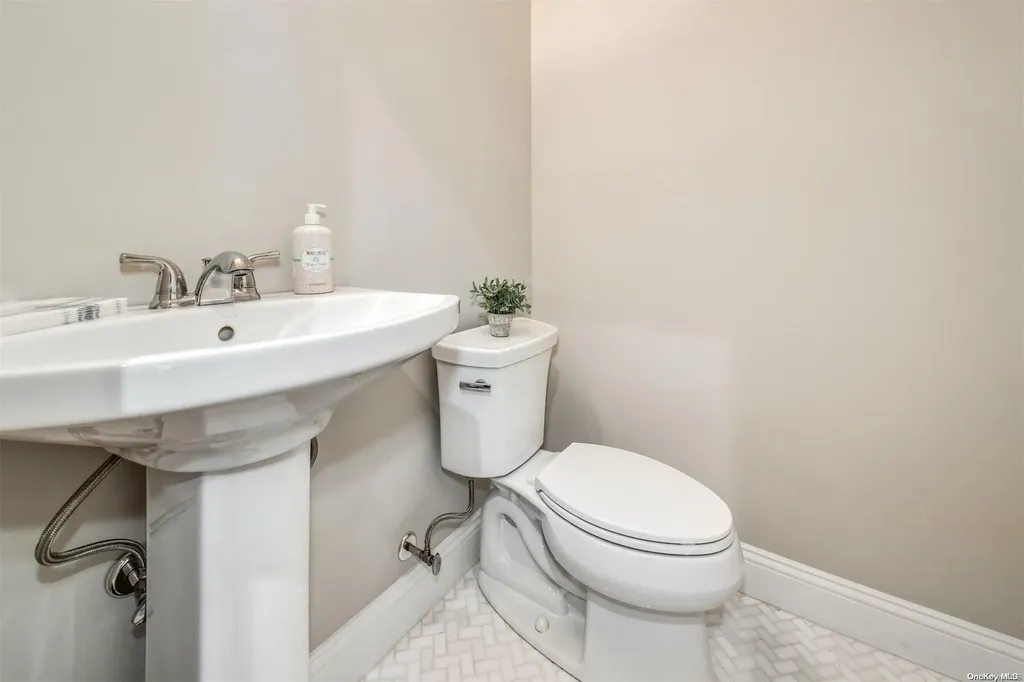 76 Candy Lane Syosset NY 11791