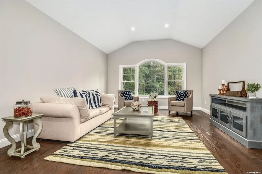 76 Candy Lane Syosset NY 11791