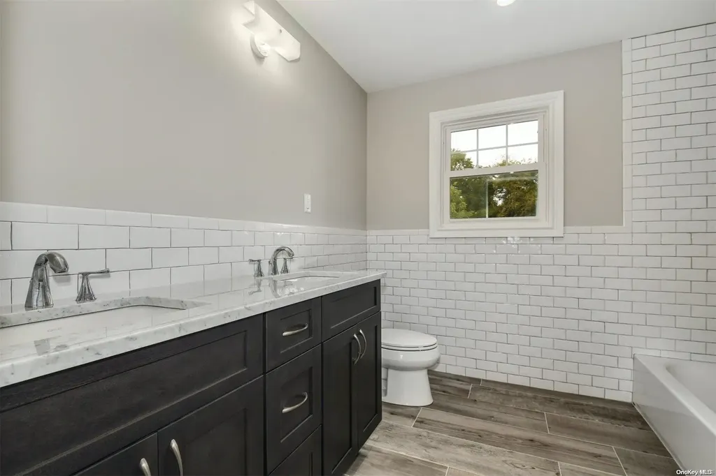 76 Candy Lane Syosset NY 11791