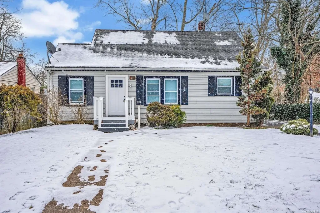 37 2nd Avenue Central Islip NY 11722