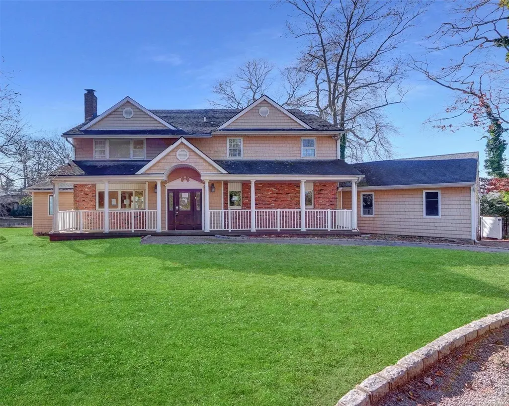 10 Miami Road Oakdale NY 11769