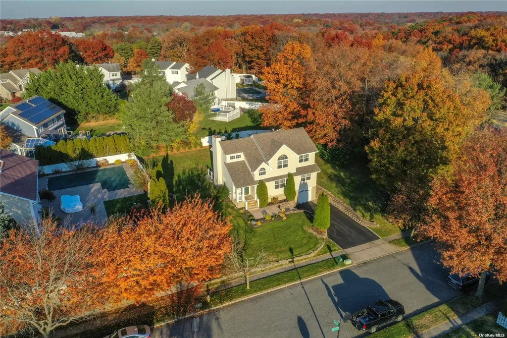 2 Long House Way Commack NY 11725