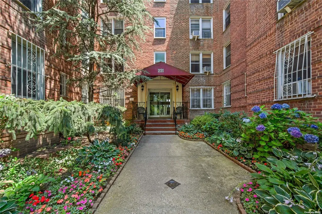 221 Mcdonald Avenue Brooklyn NY 11218