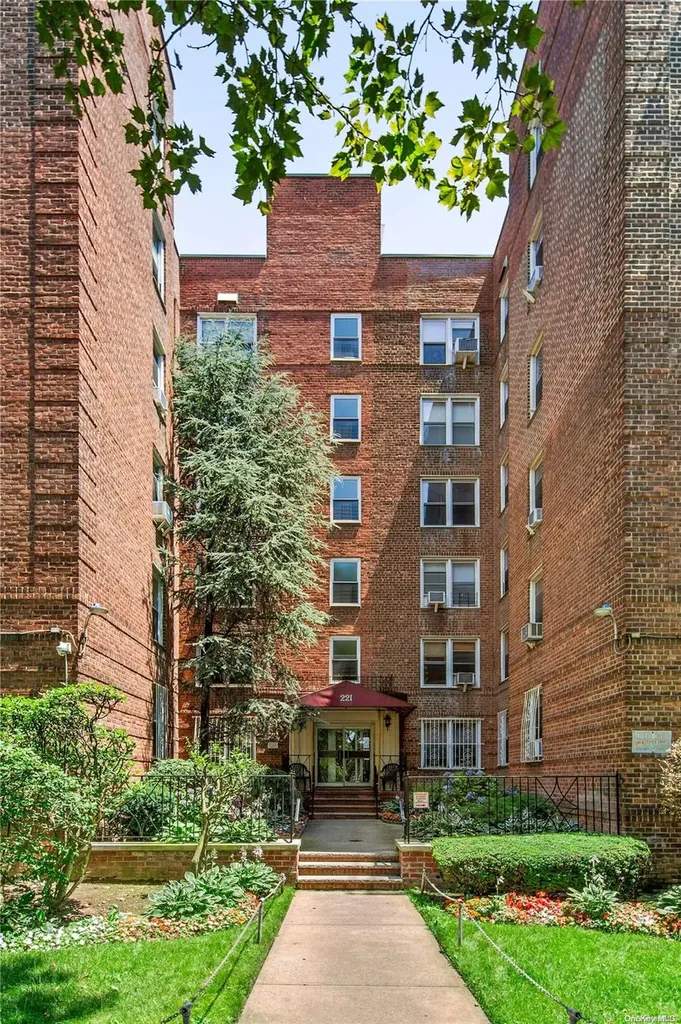 221 Mcdonald Avenue Brooklyn NY 11218
