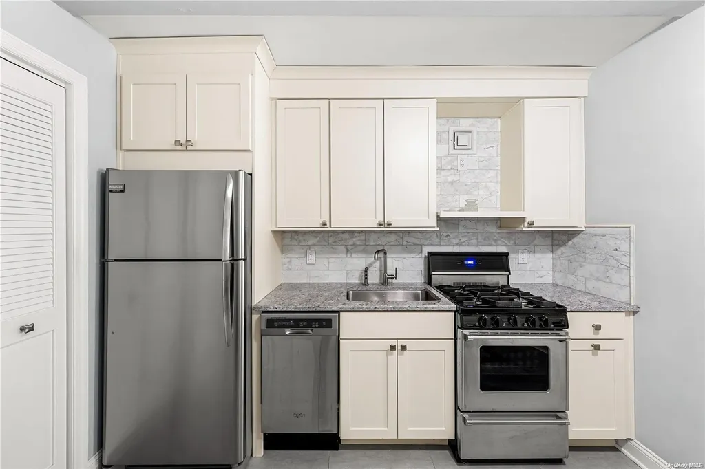221 Mcdonald Avenue Brooklyn NY 11218