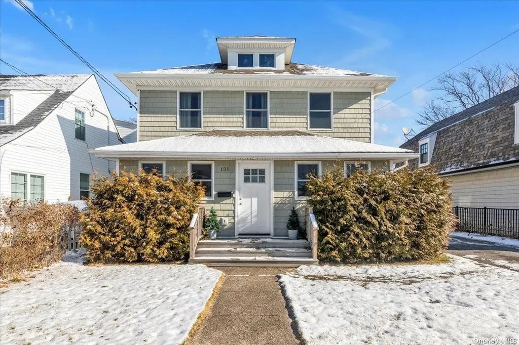 121 S Clinton Avenue Bay Shore NY 11706