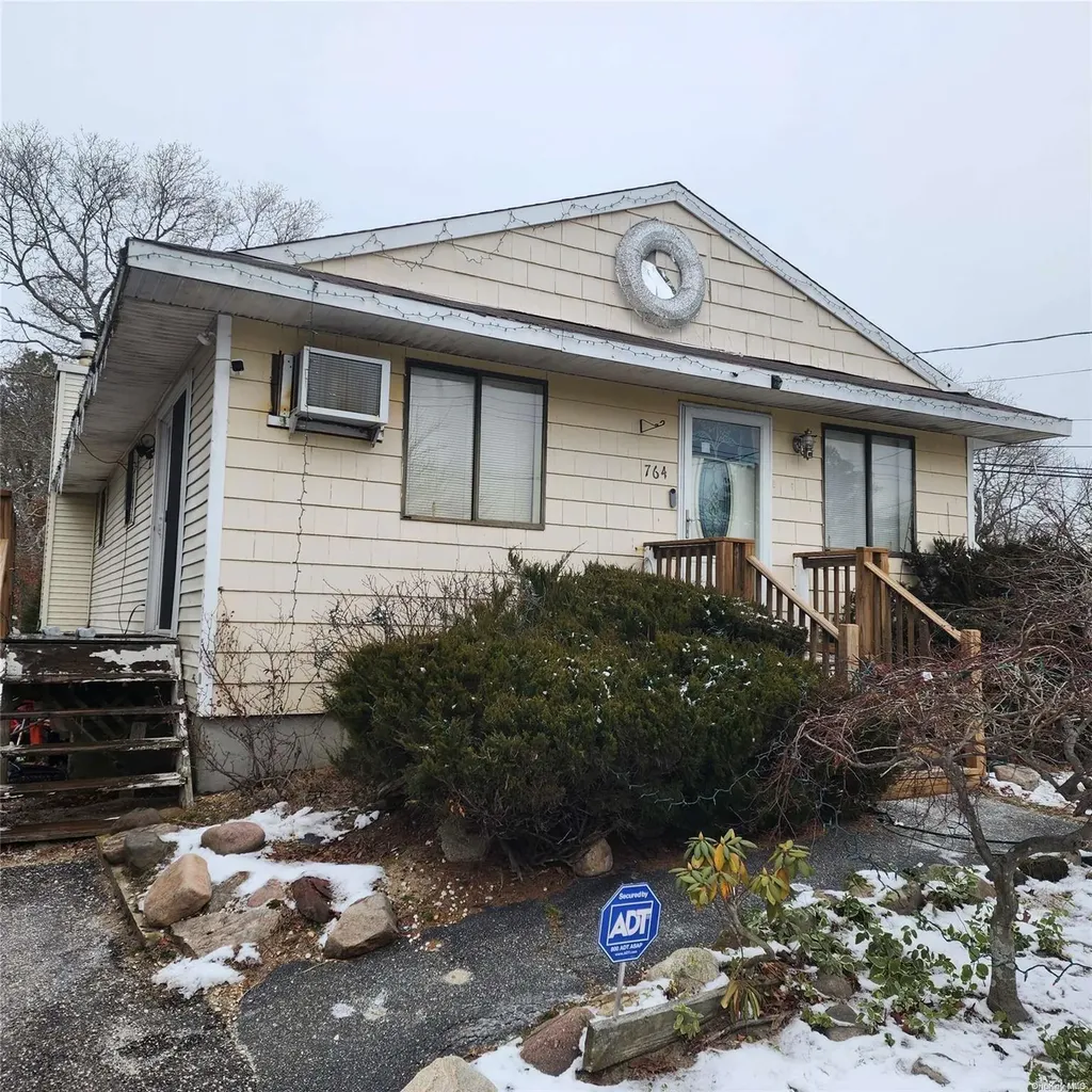 764 Flanders Road Riverhead NY 11901