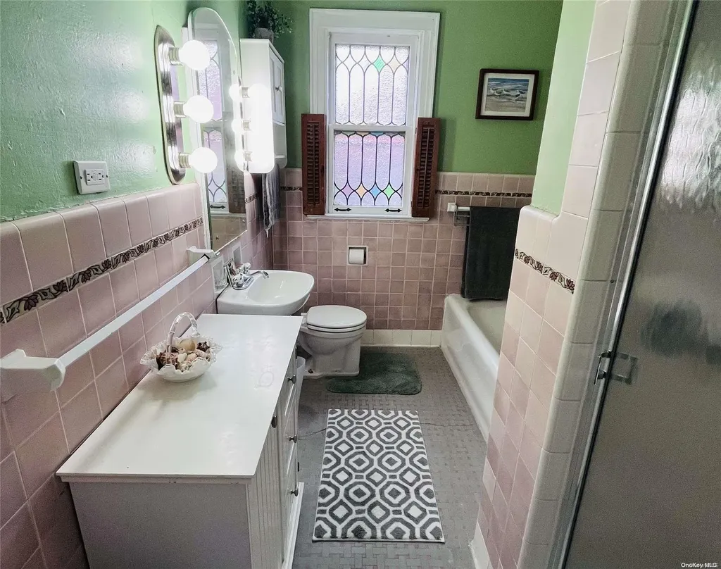 111 W Walnut Street Long Beach NY 11561