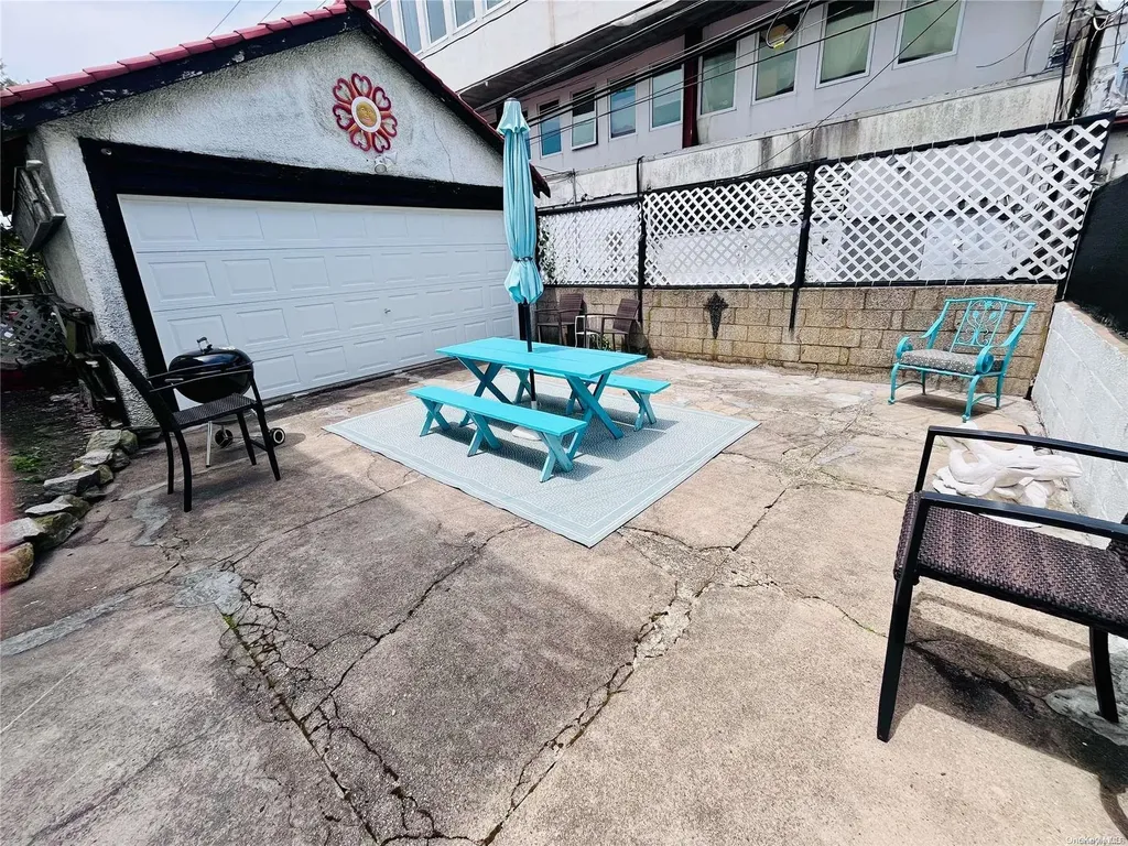 111 W Walnut Street Long Beach NY 11561