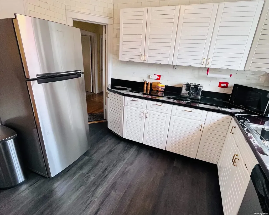 111 W Walnut Street Long Beach NY 11561
