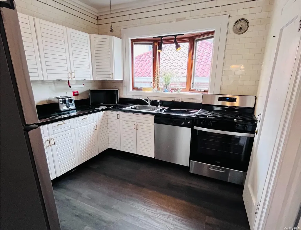 111 W Walnut Street Long Beach NY 11561