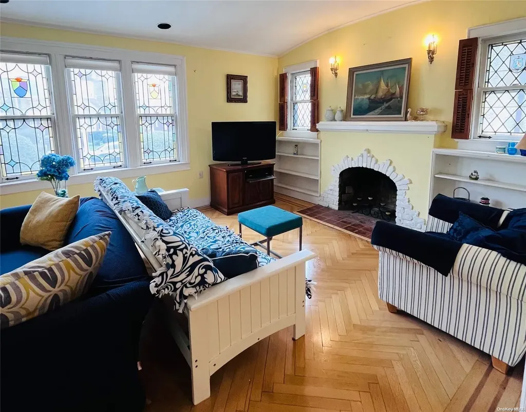 111 W Walnut Street Long Beach NY 11561