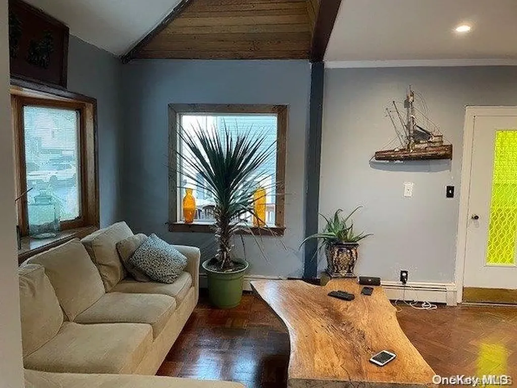 418 E Olive Street Long Beach NY 11561