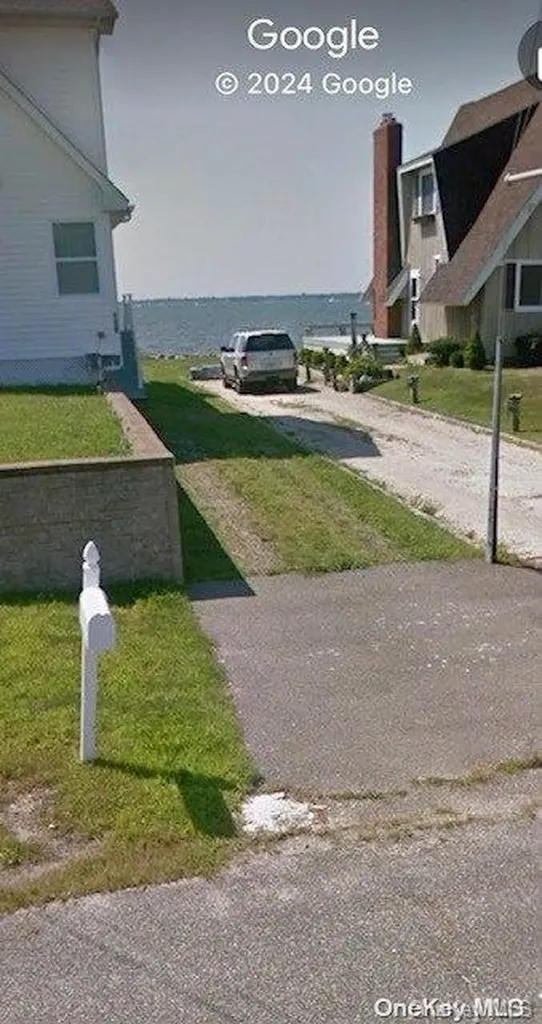 5 Edwards Drive Shirley NY 11967