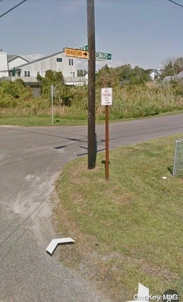 5 Edwards Drive Shirley NY 11967