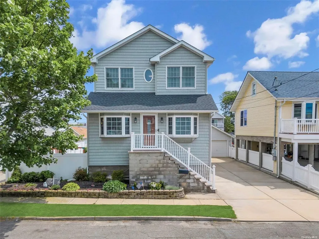 650 S 8th Street Lindenhurst NY 11757