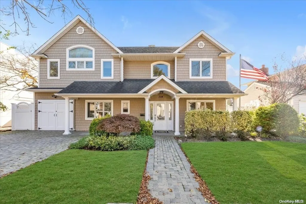 114 Shoreham Way Merrick NY 11566