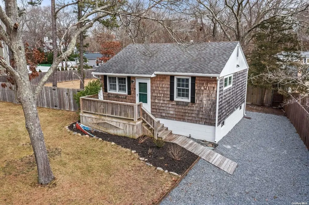 63 Wauwepex Trail Ridge NY 11961