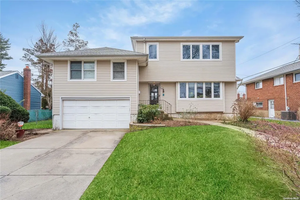 33 Parkway Drive Syosset NY 11791