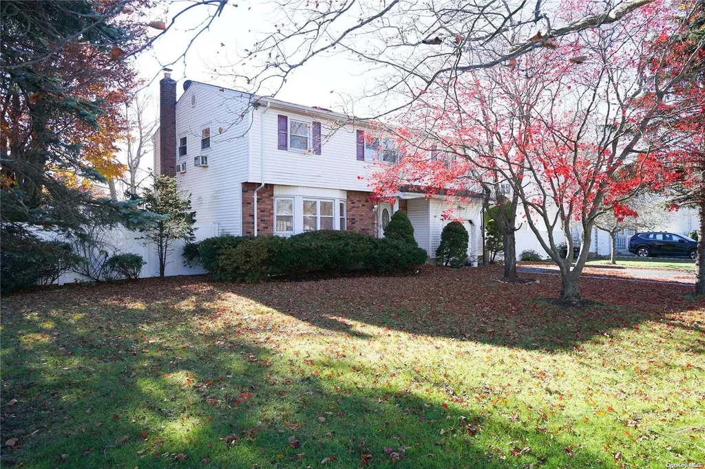 736 3rd Street Ronkonkoma NY 11779