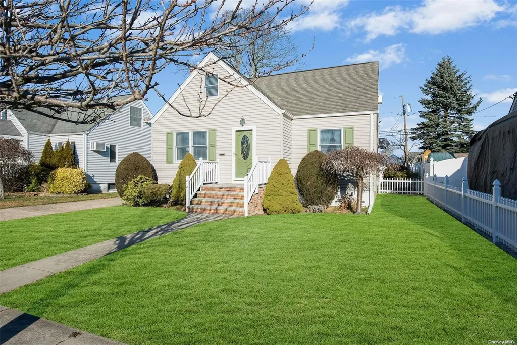 212 Lido Parkway Lindenhurst NY 11757