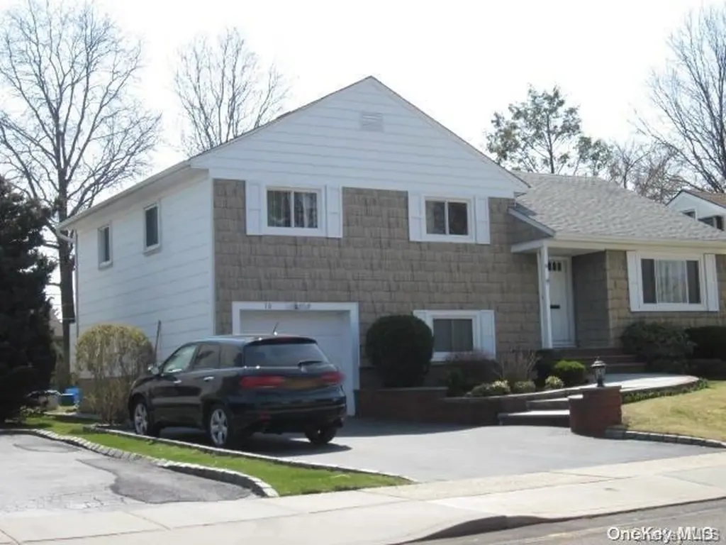 10 Circle Drive Syosset NY 11791