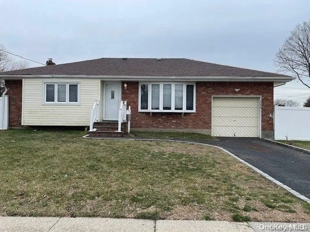 266 Central Park Road Plainview NY 11803