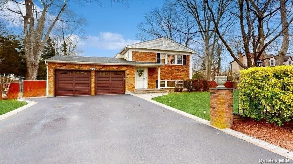 2179 Pine Avenue Ronkonkoma NY 11779
