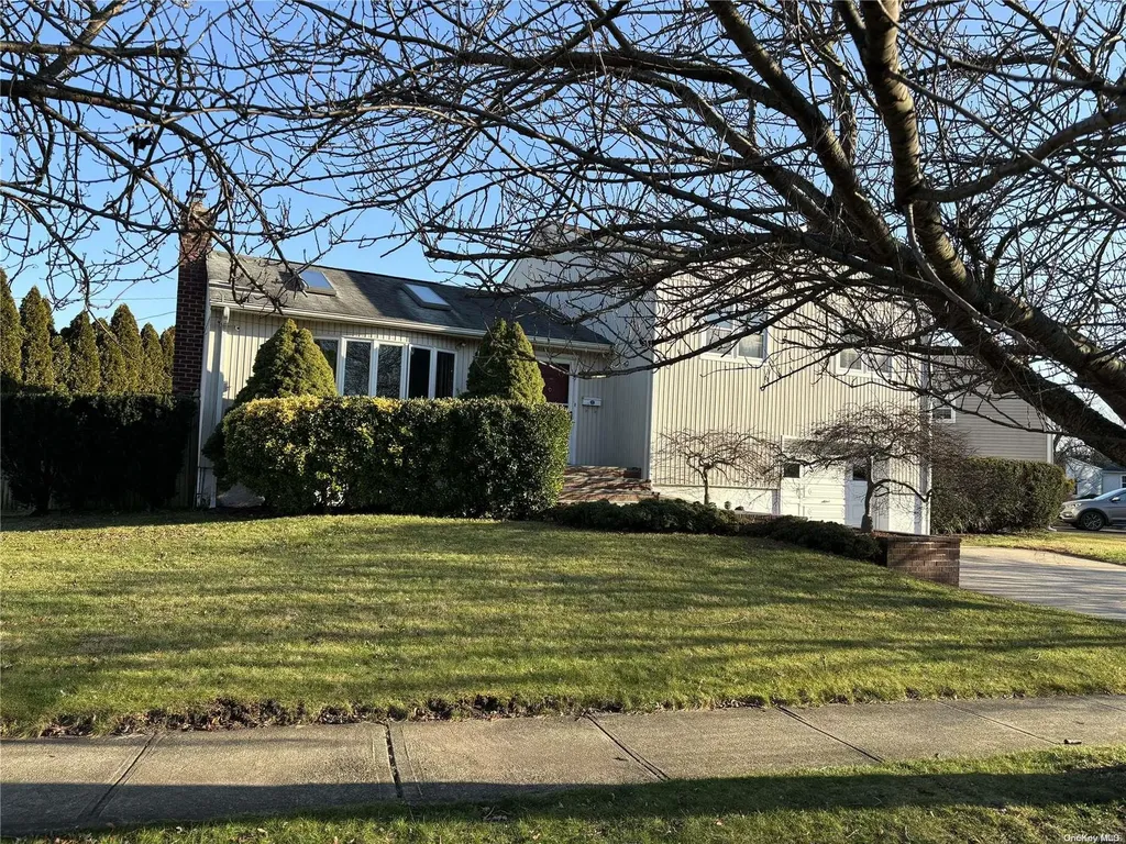 30 Audley Circle Plainview NY 11803