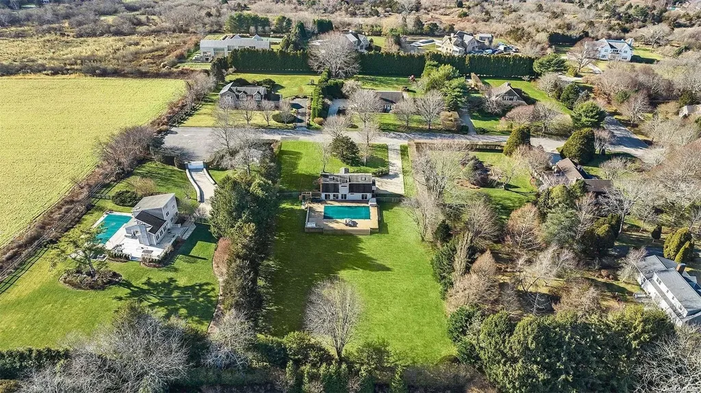 43 Robin Drive Bridgehampton NY 11932