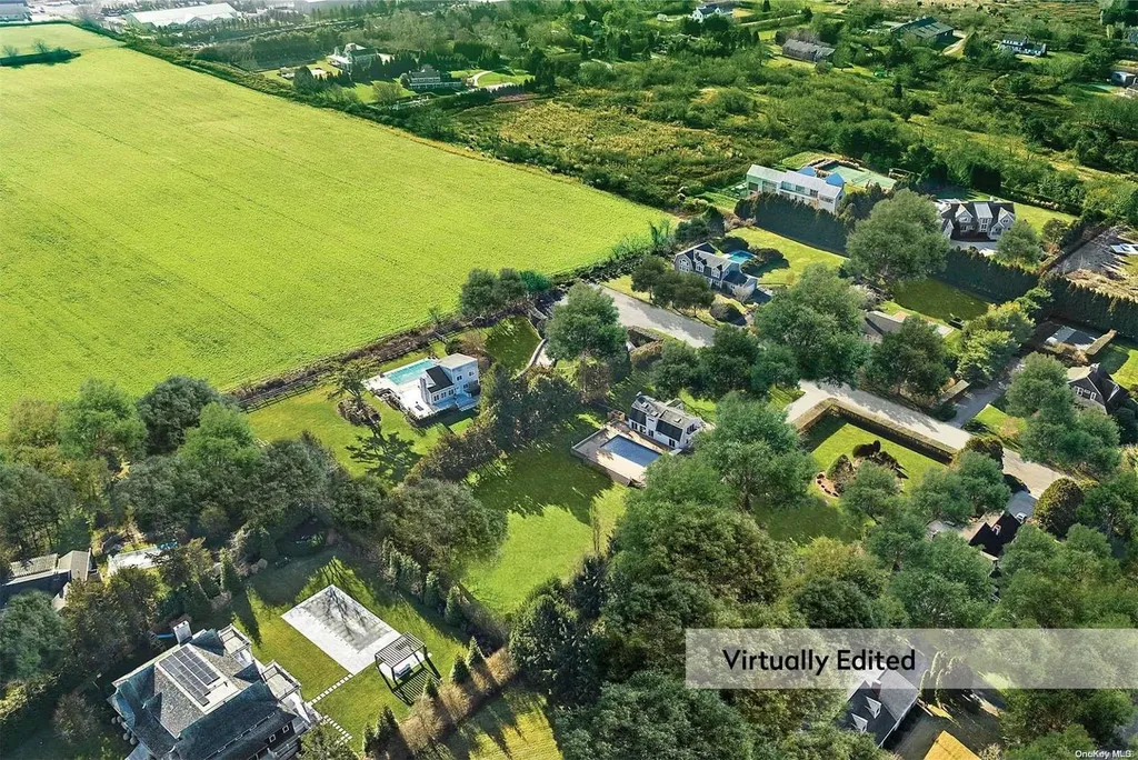 43 Robin Drive Bridgehampton NY 11932