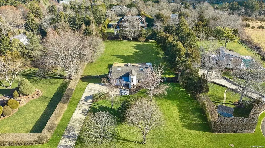 43 Robin Drive Bridgehampton NY 11932