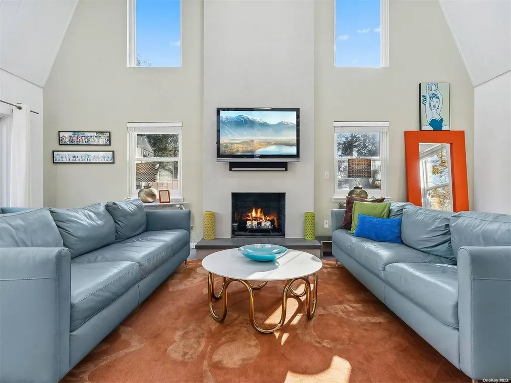 43 Robin Drive Bridgehampton NY 11932
