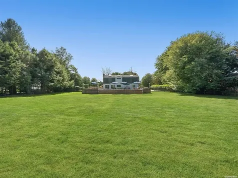 43 Robin Drive Bridgehampton NY 11932