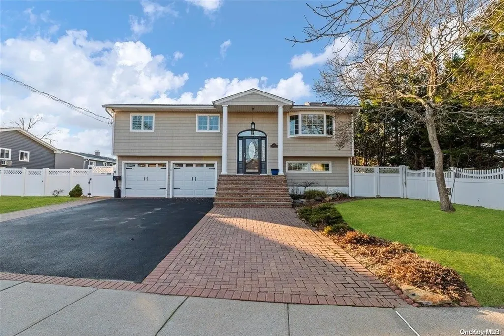 3948 Darby Lane Seaford NY 11783