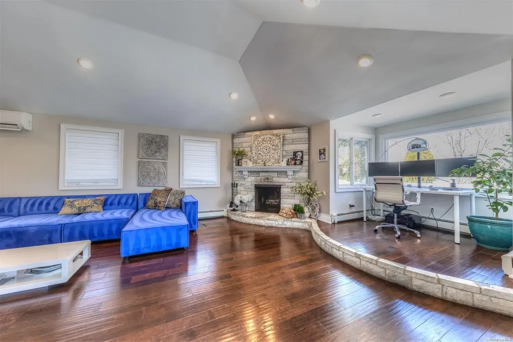 266 Thompson Avenue Oceanside NY 11572