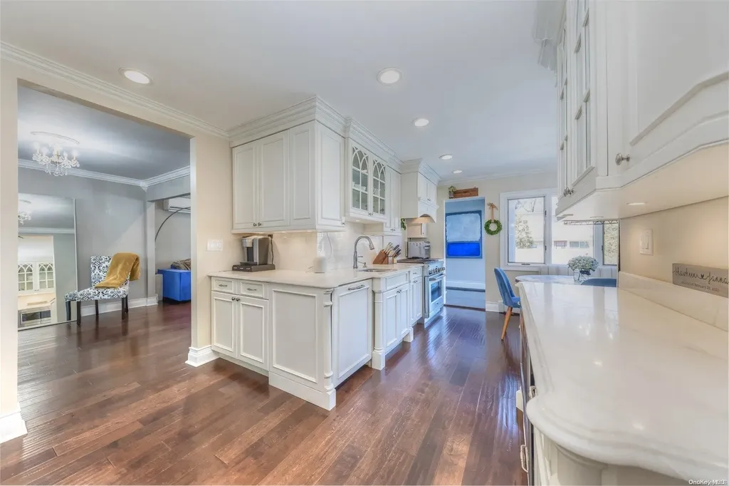 266 Thompson Avenue Oceanside NY 11572