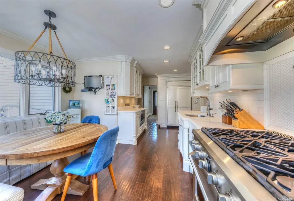 266 Thompson Avenue Oceanside NY 11572