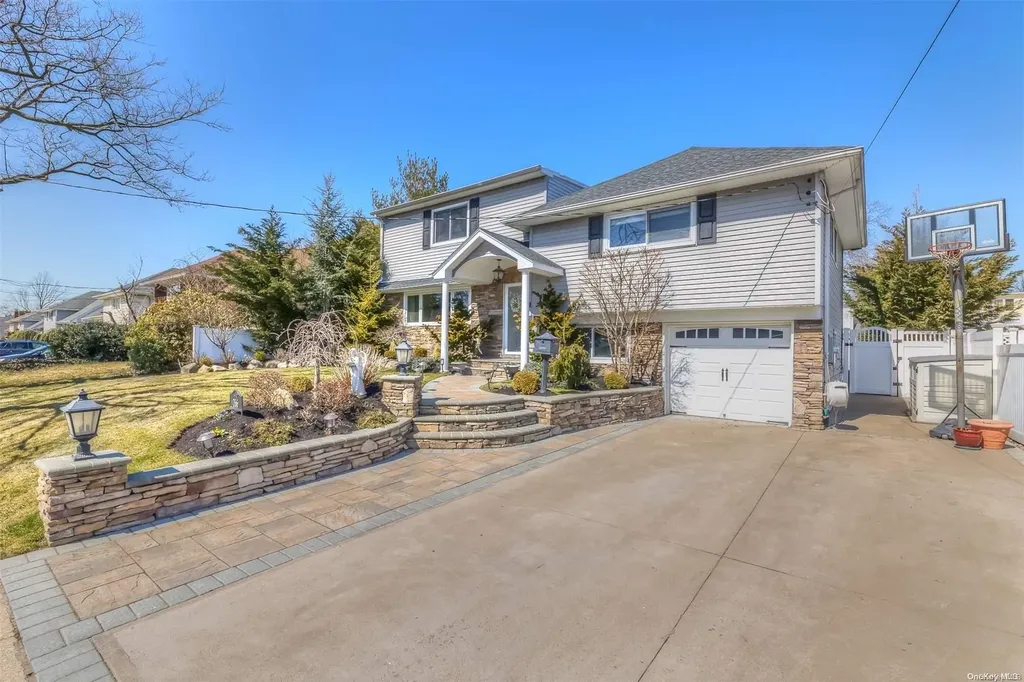 266 Thompson Avenue Oceanside NY 11572