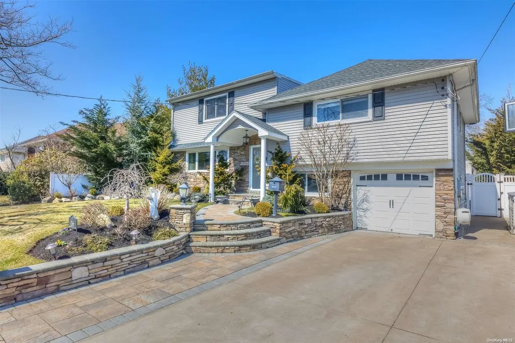 266 Thompson Avenue Oceanside NY 11572