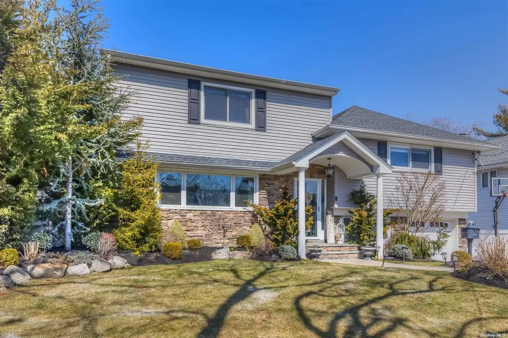 266 Thompson Avenue Oceanside NY 11572
