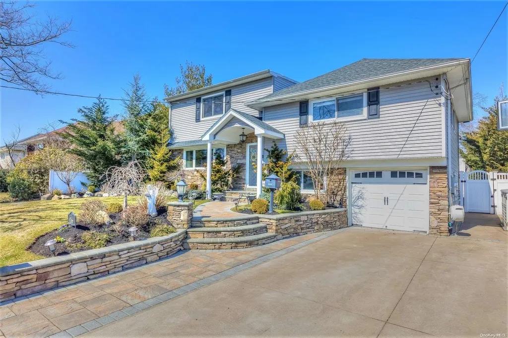 266 Thompson Avenue Oceanside NY 11572