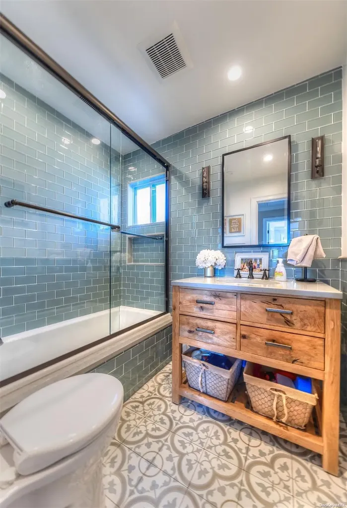 266 Thompson Avenue Oceanside NY 11572