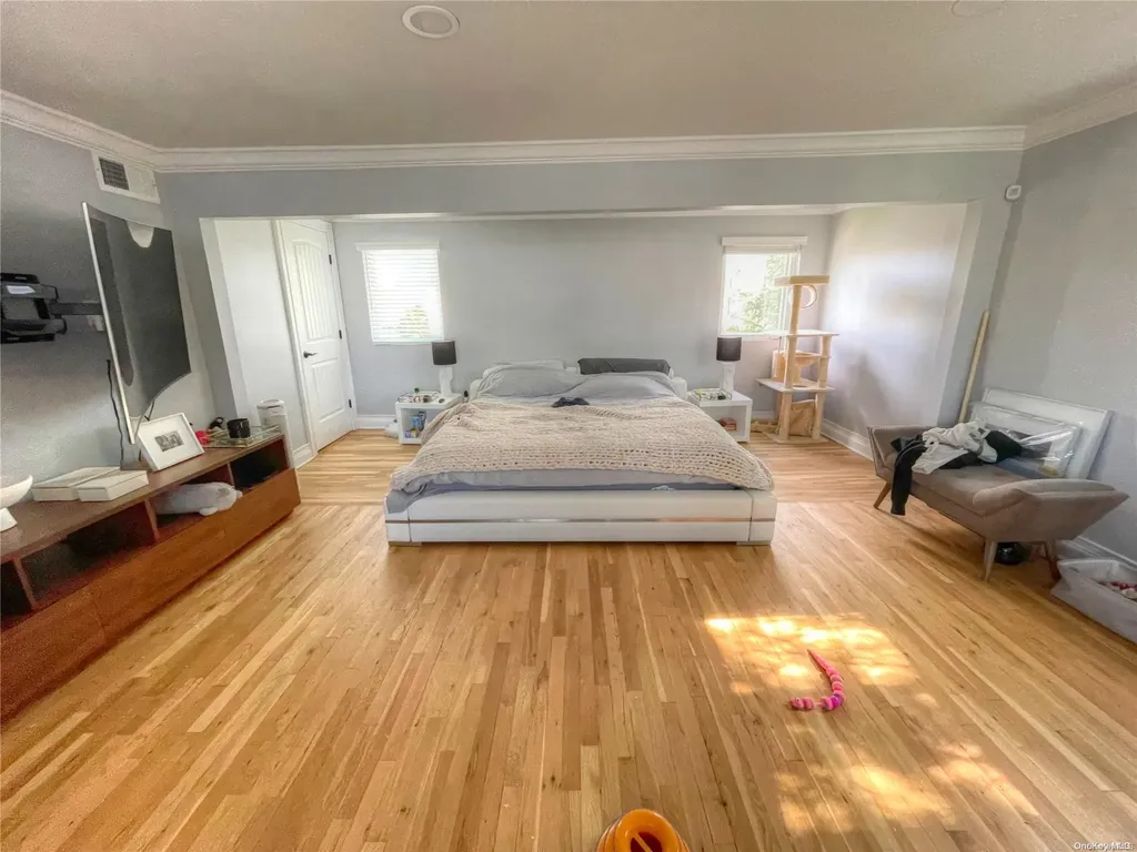 266 Thompson Avenue Oceanside NY 11572