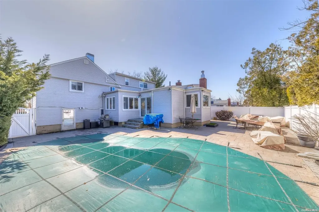 266 Thompson Avenue Oceanside NY 11572