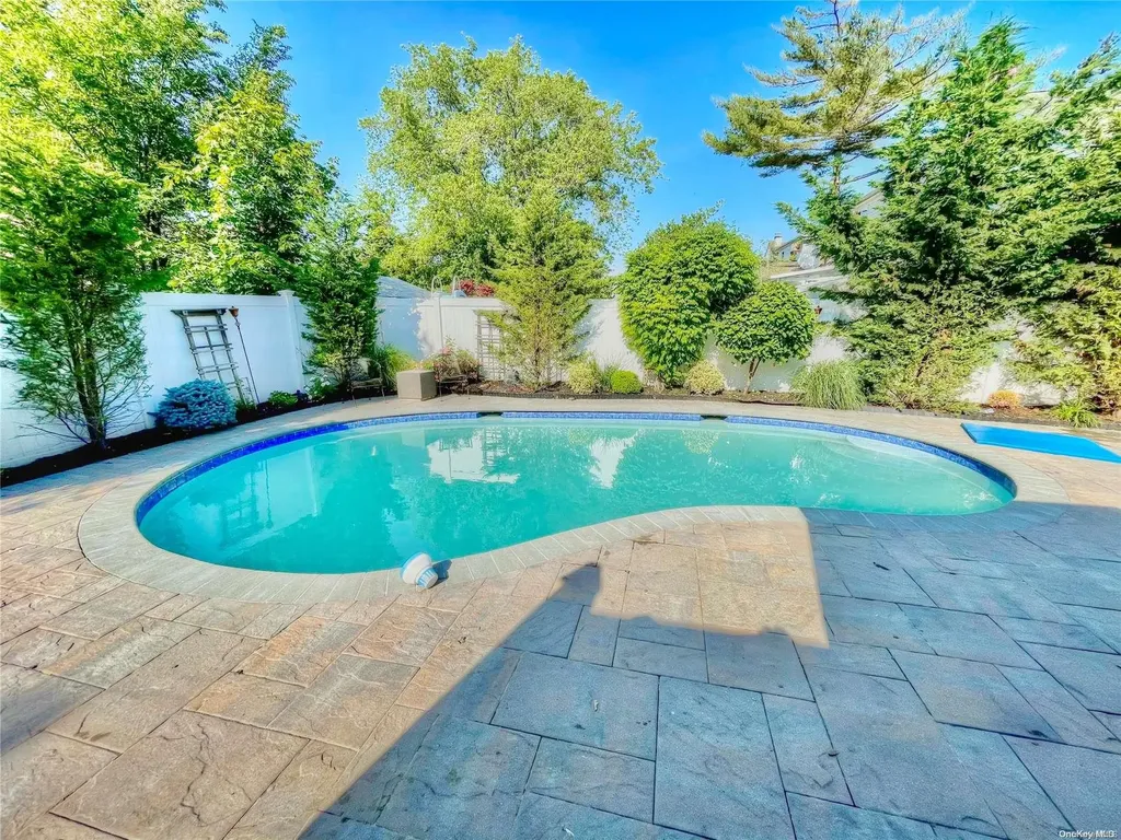 266 Thompson Avenue Oceanside NY 11572