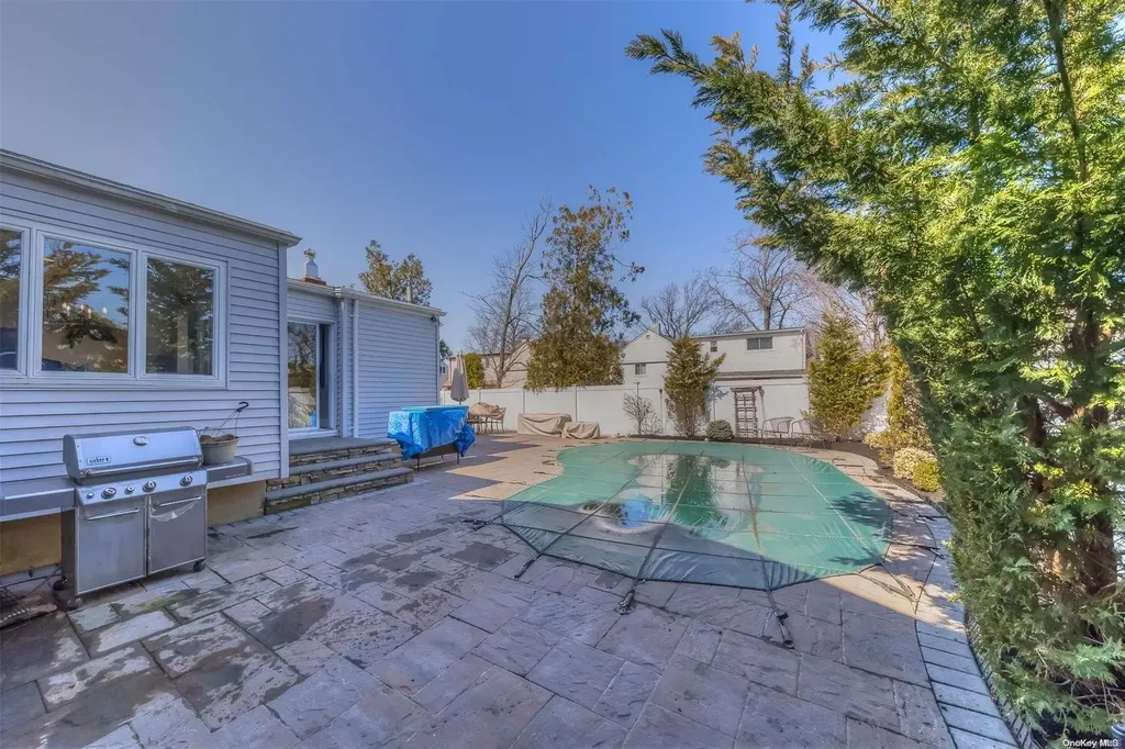 266 Thompson Avenue Oceanside NY 11572