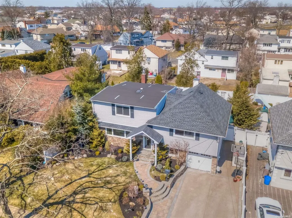 266 Thompson Avenue Oceanside NY 11572
